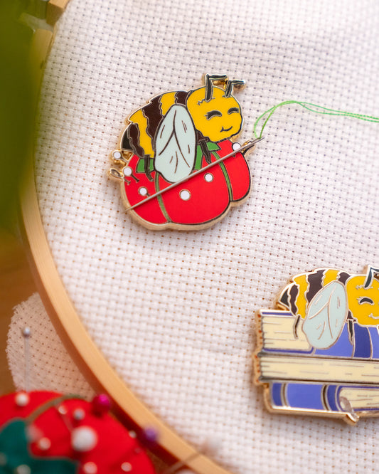 Sleepy Sewing Bee Needle Minder